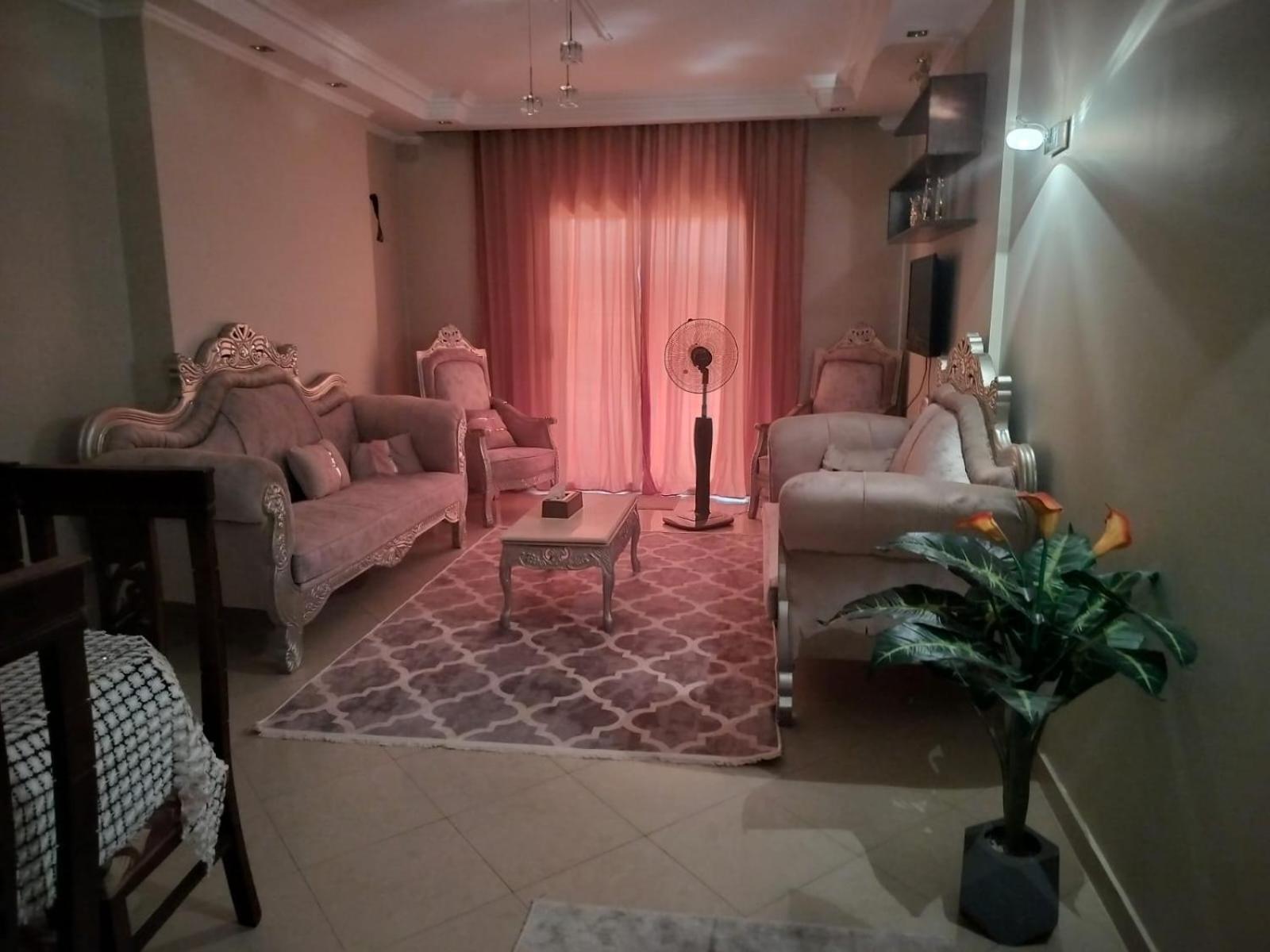 Three Bedrooms In Apartment *