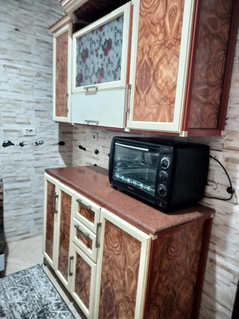 Three Bedrooms In Apartment *
